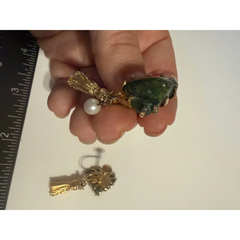 Vintage Green Jade Tassel Pearl Screw Back Earrings Gold Tone‎ Mid Century